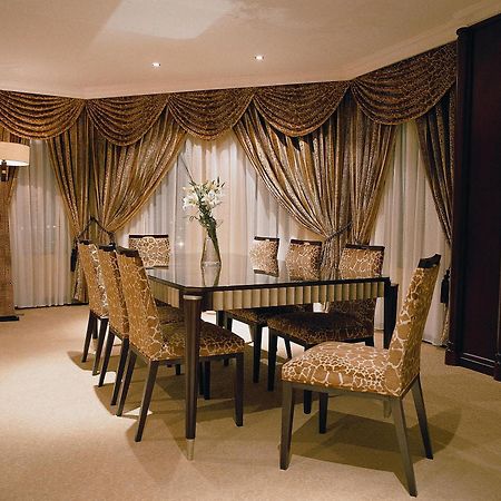 Grand Regency Doha, Trademark Collection By Wyndham Екстериор снимка A dining room