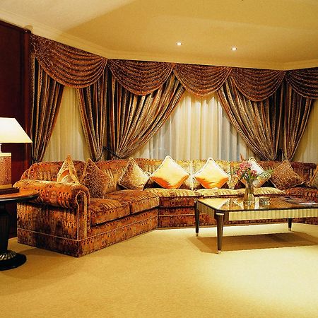 Grand Regency Doha, Trademark Collection By Wyndham Екстериор снимка A living room