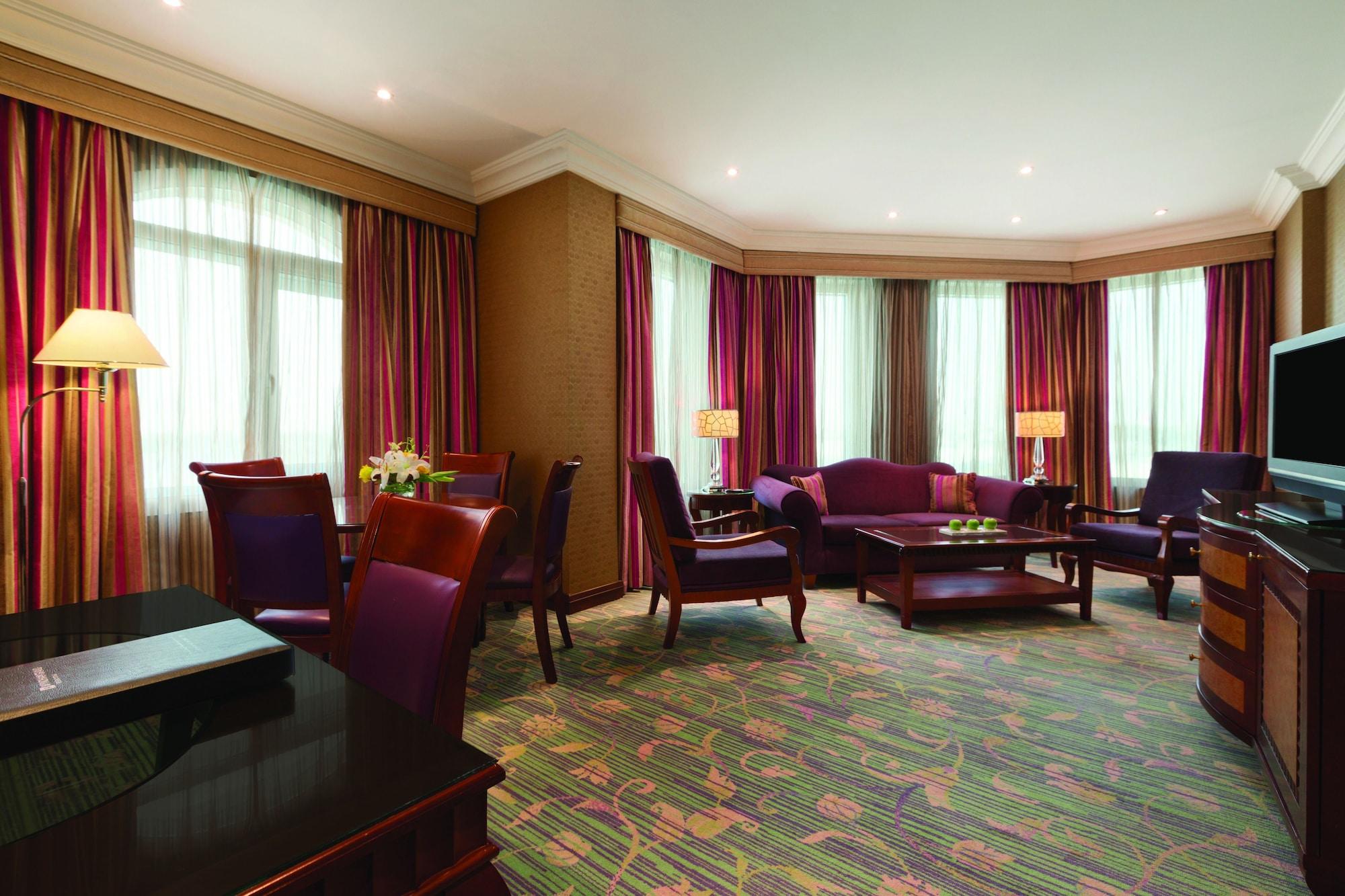 Grand Regency Doha, Trademark Collection By Wyndham Екстериор снимка A suite at the hotel