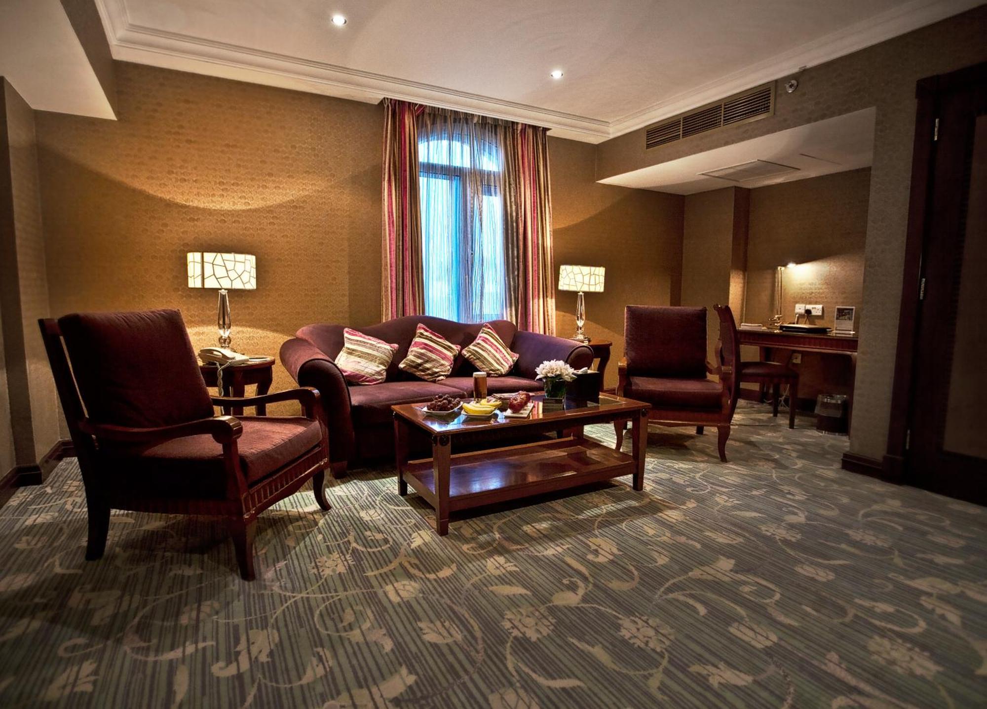 Grand Regency Doha, Trademark Collection By Wyndham Екстериор снимка A suite at the hotel