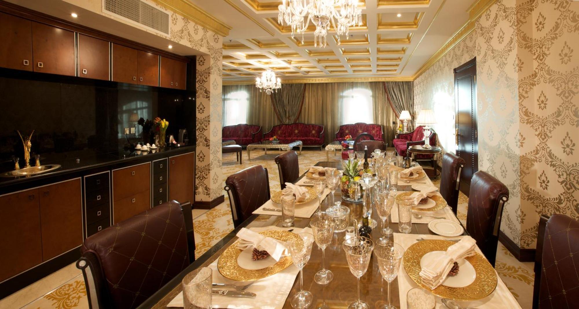 Grand Regency Doha, Trademark Collection By Wyndham Екстериор снимка A dining room
