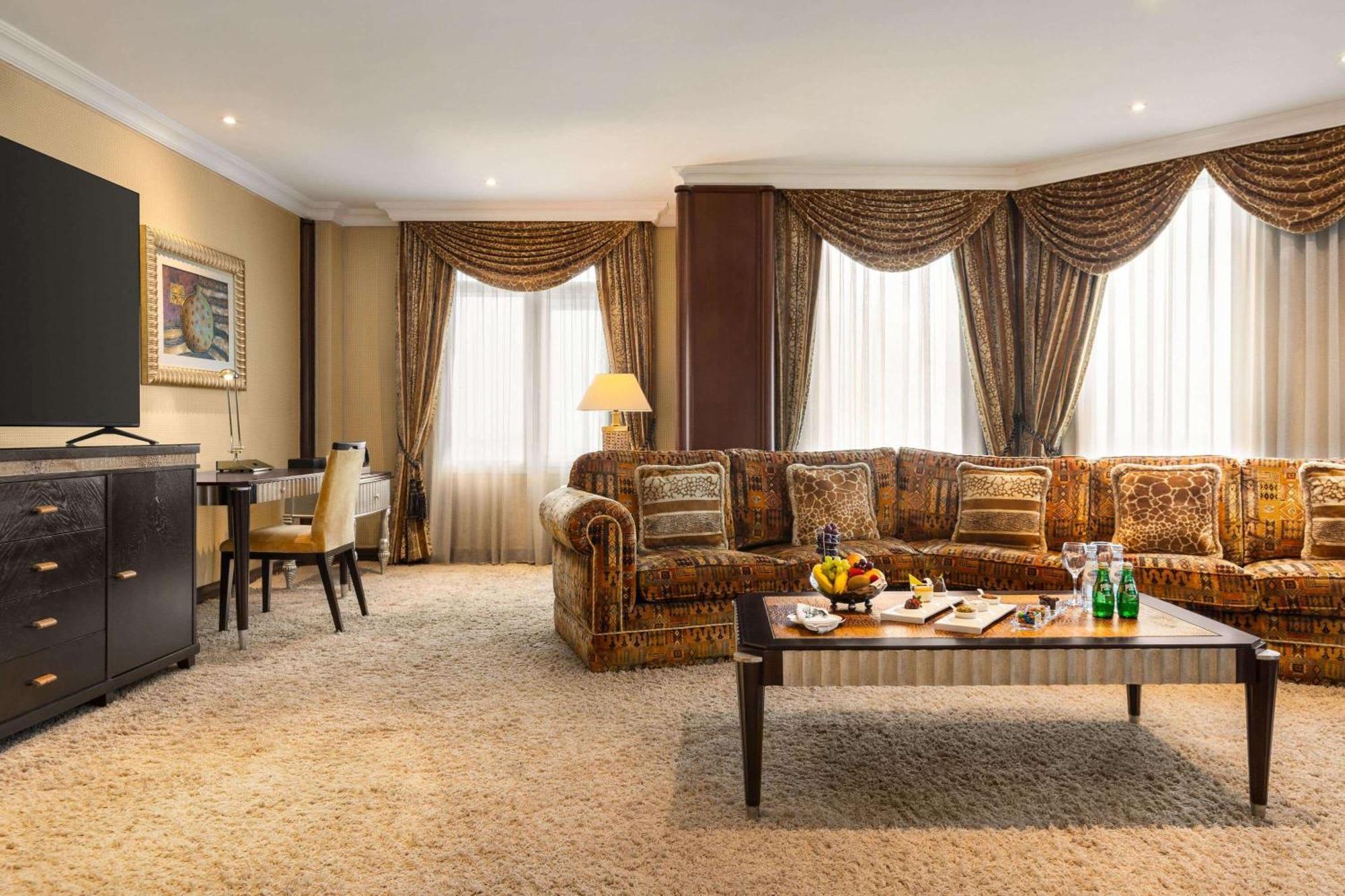 Grand Regency Doha, Trademark Collection By Wyndham Екстериор снимка Suite at the hotel