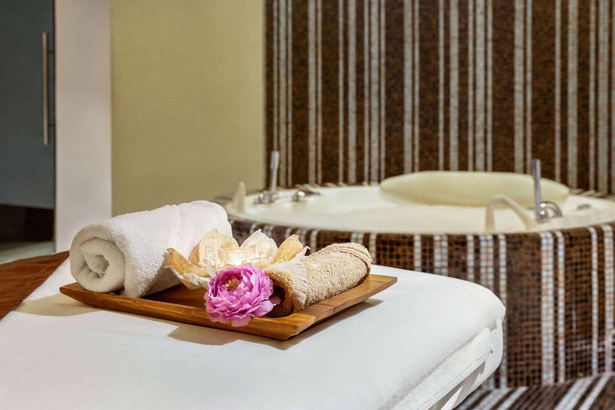 Grand Regency Doha, Trademark Collection By Wyndham Екстериор снимка Spa at the hotel