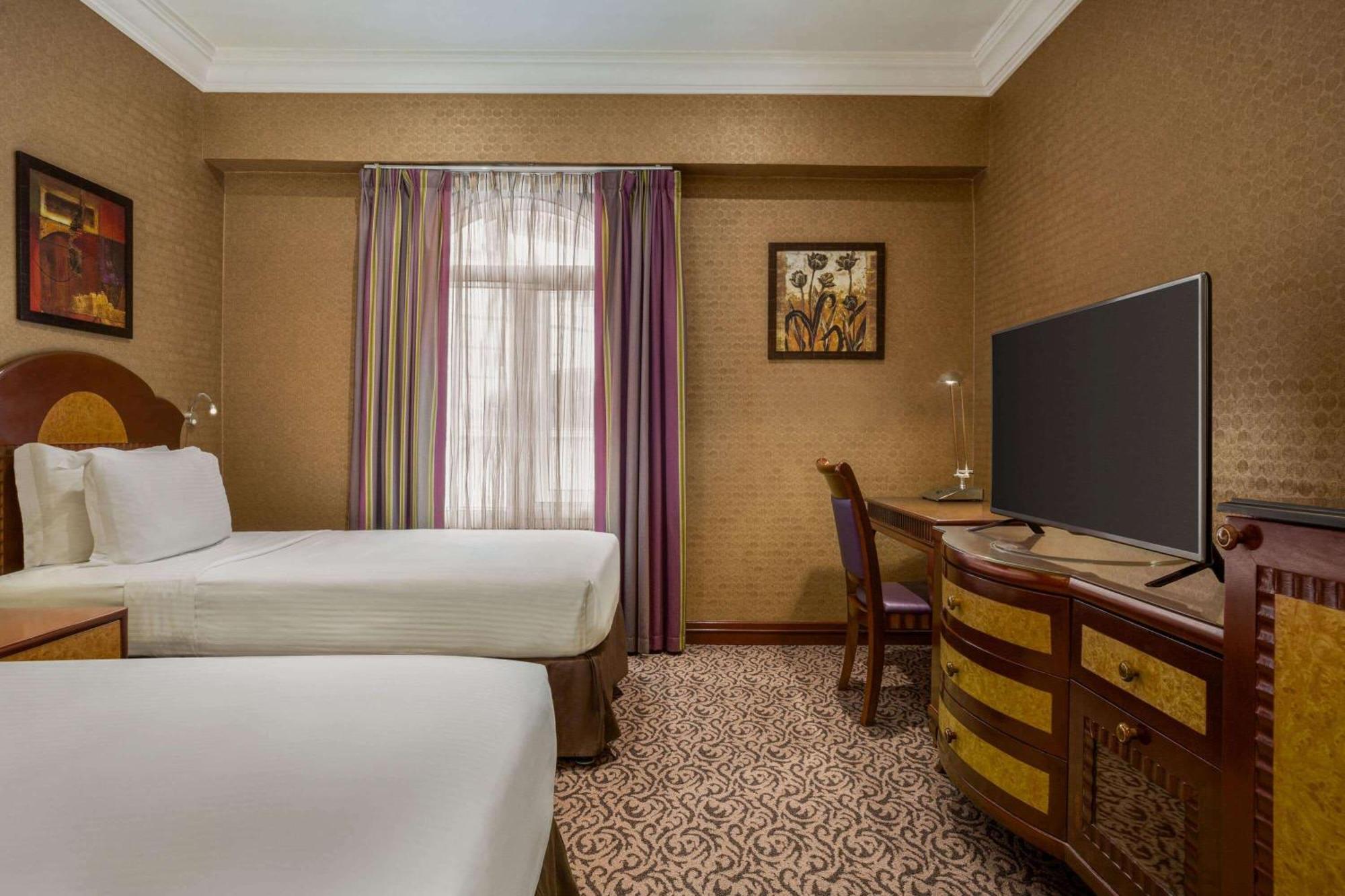 Grand Regency Doha, Trademark Collection By Wyndham Екстериор снимка A room at the Hilton London Paddington