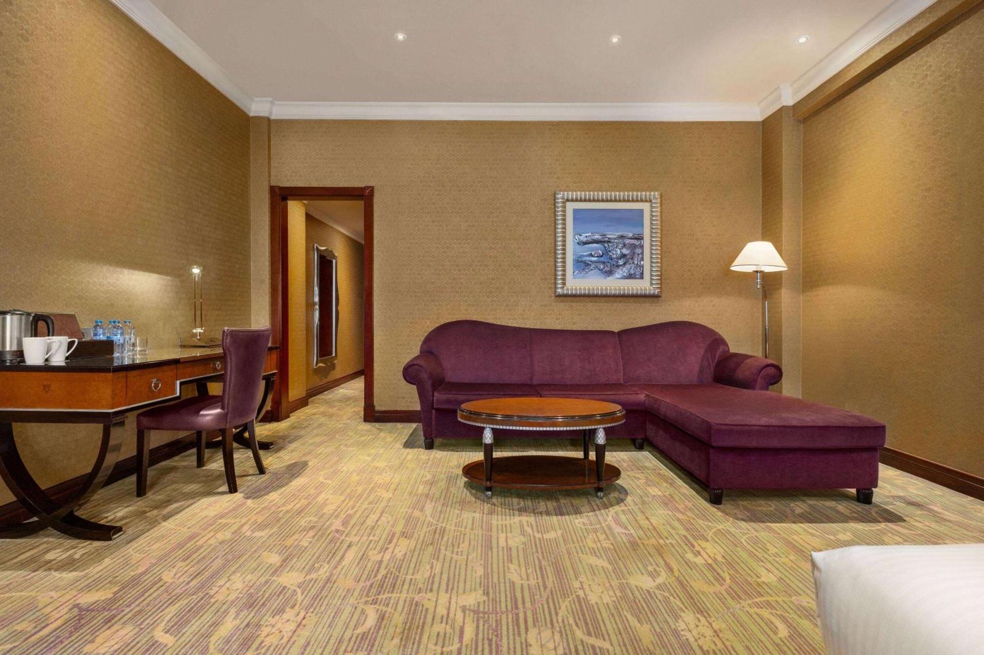 Grand Regency Doha, Trademark Collection By Wyndham Екстериор снимка A suite at the hotel