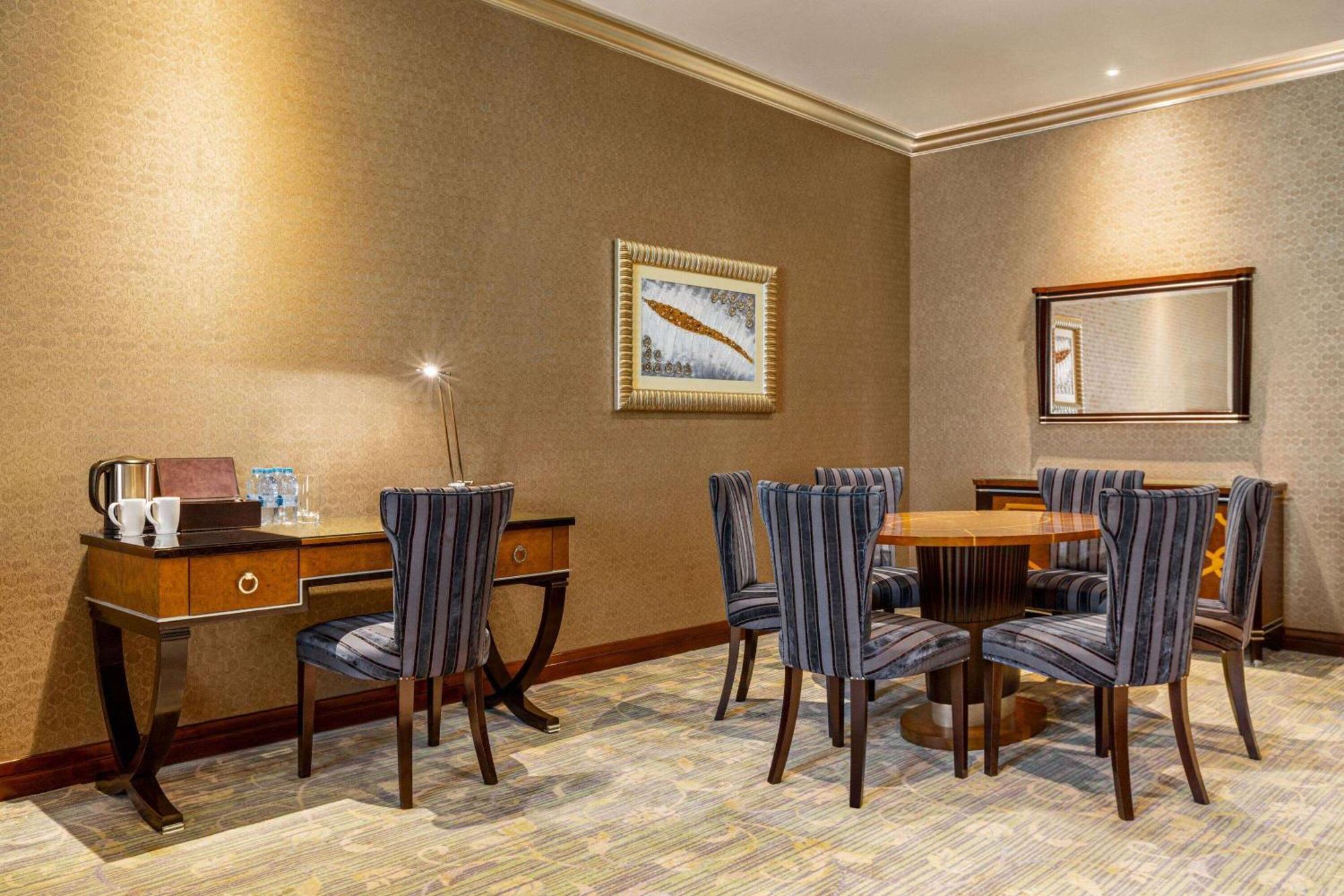 Grand Regency Doha, Trademark Collection By Wyndham Екстериор снимка A meeting room at the hotel