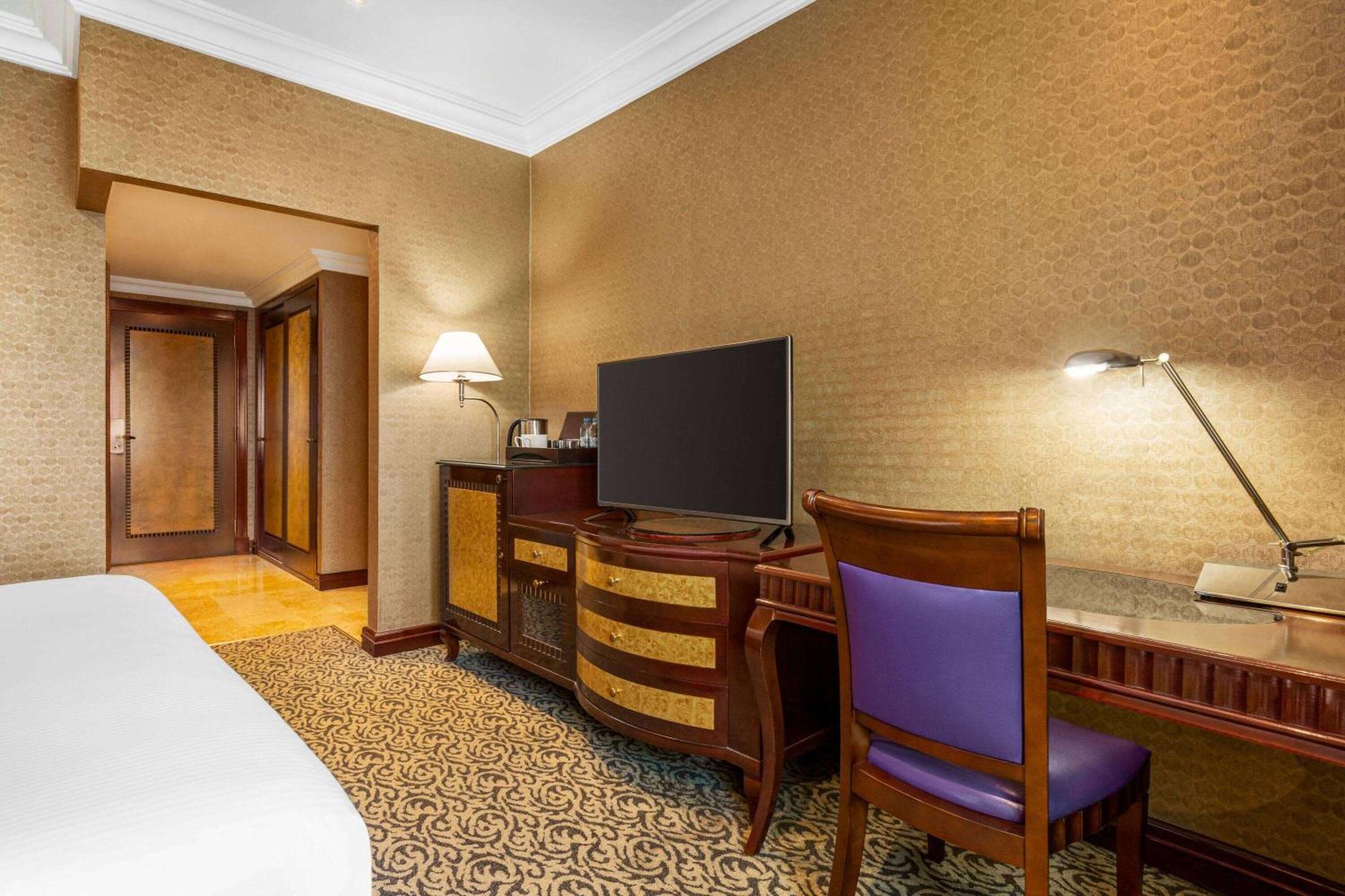 Grand Regency Doha, Trademark Collection By Wyndham Екстериор снимка A room at the hotel