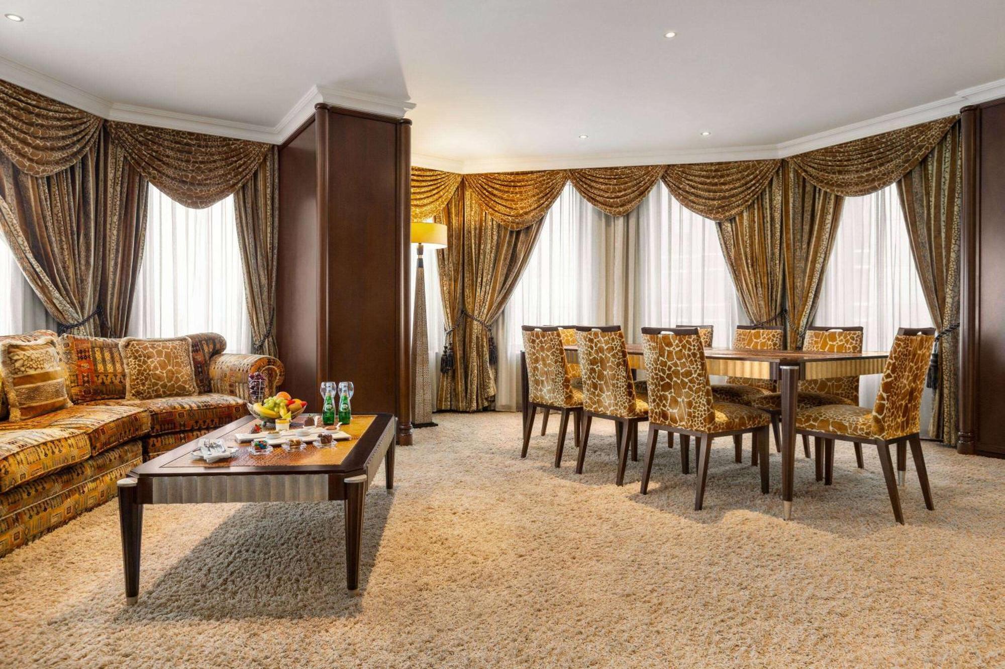 Grand Regency Doha, Trademark Collection By Wyndham Екстериор снимка A suite at the hotel