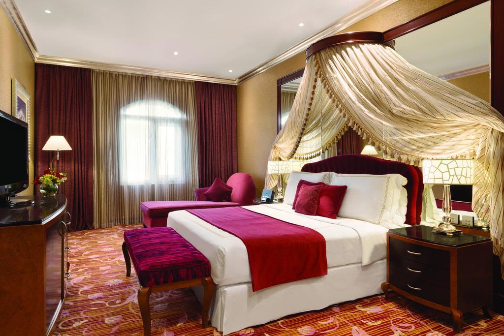 Grand Regency Doha, Trademark Collection By Wyndham Екстериор снимка A bedroom at the Jumeirah Emirates Towers Hotel
