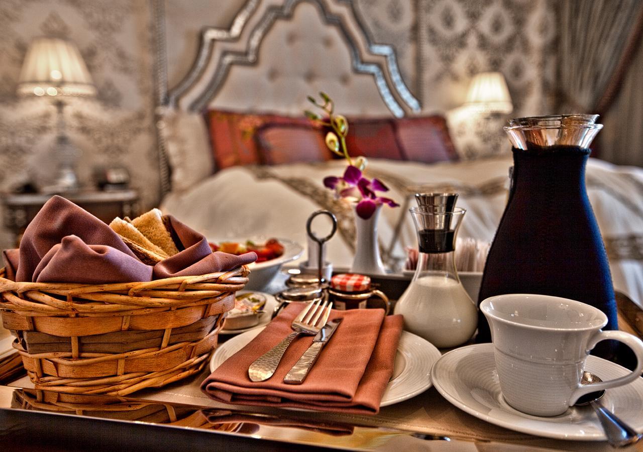 Grand Regency Doha, Trademark Collection By Wyndham Екстериор снимка Room service