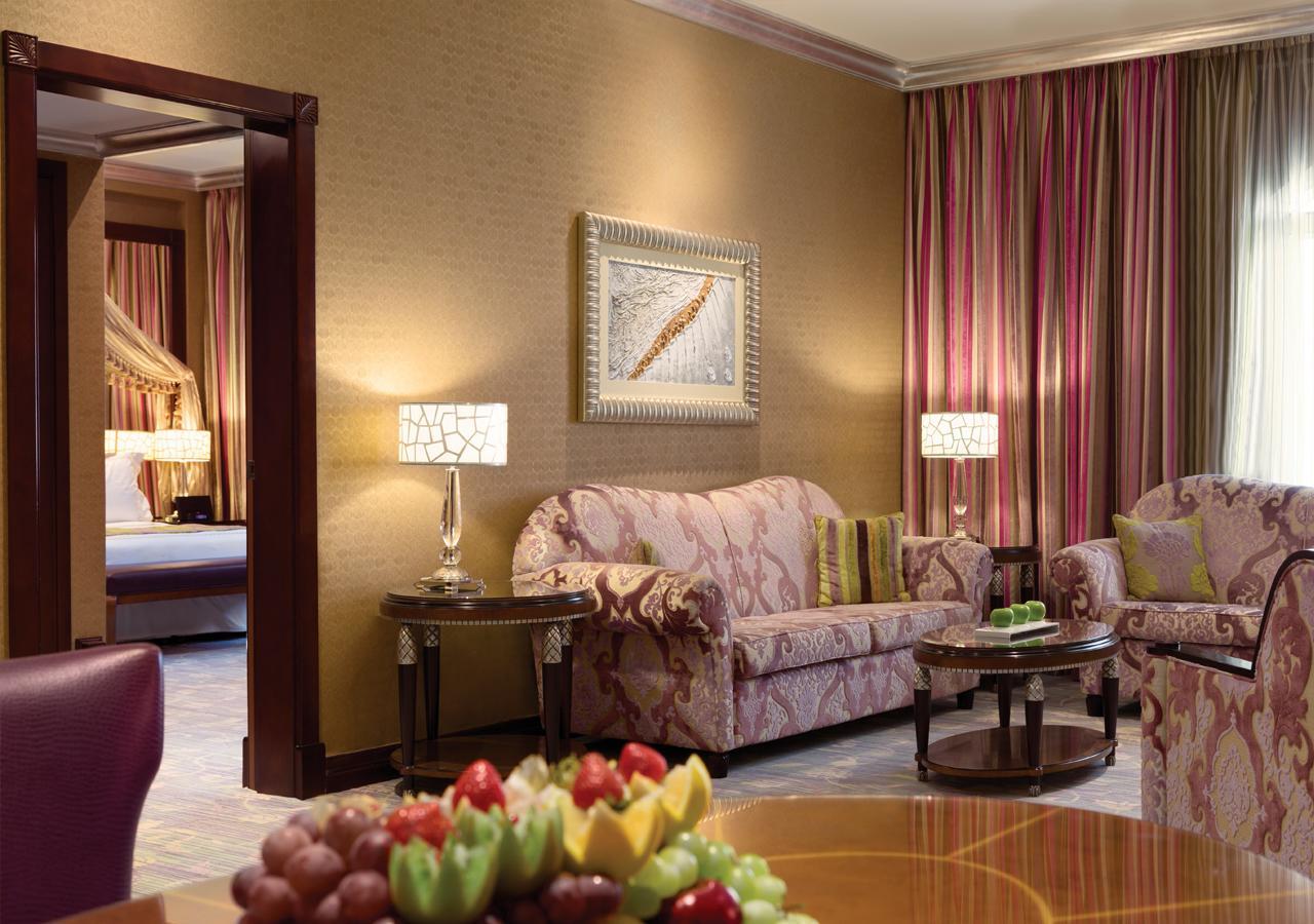 Grand Regency Doha, Trademark Collection By Wyndham Екстериор снимка A suite at the Emirates Palace