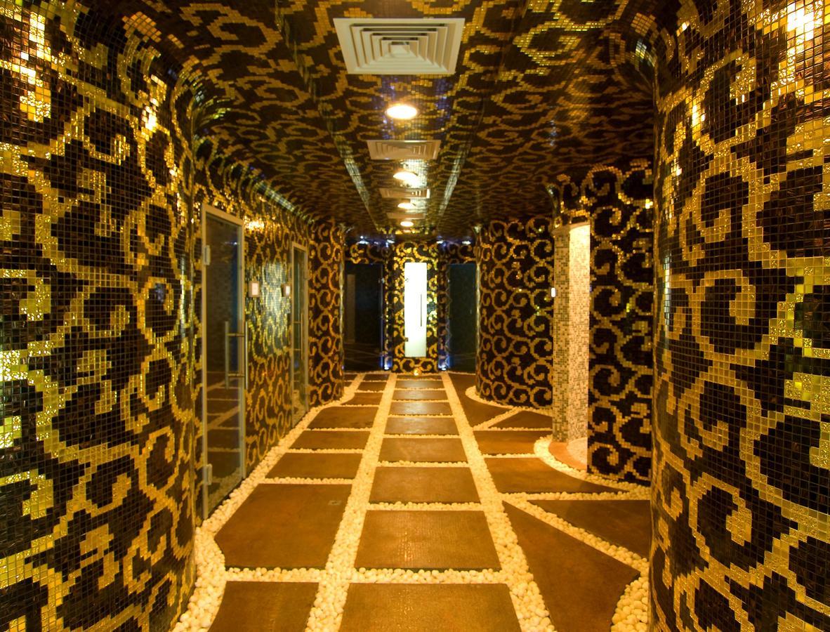Grand Regency Doha, Trademark Collection By Wyndham Екстериор снимка The interior of the hotel