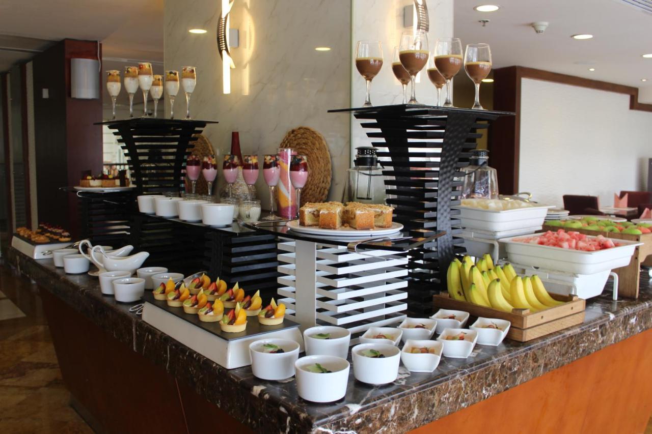 Grand Regency Doha, Trademark Collection By Wyndham Екстериор снимка A dessert buffet